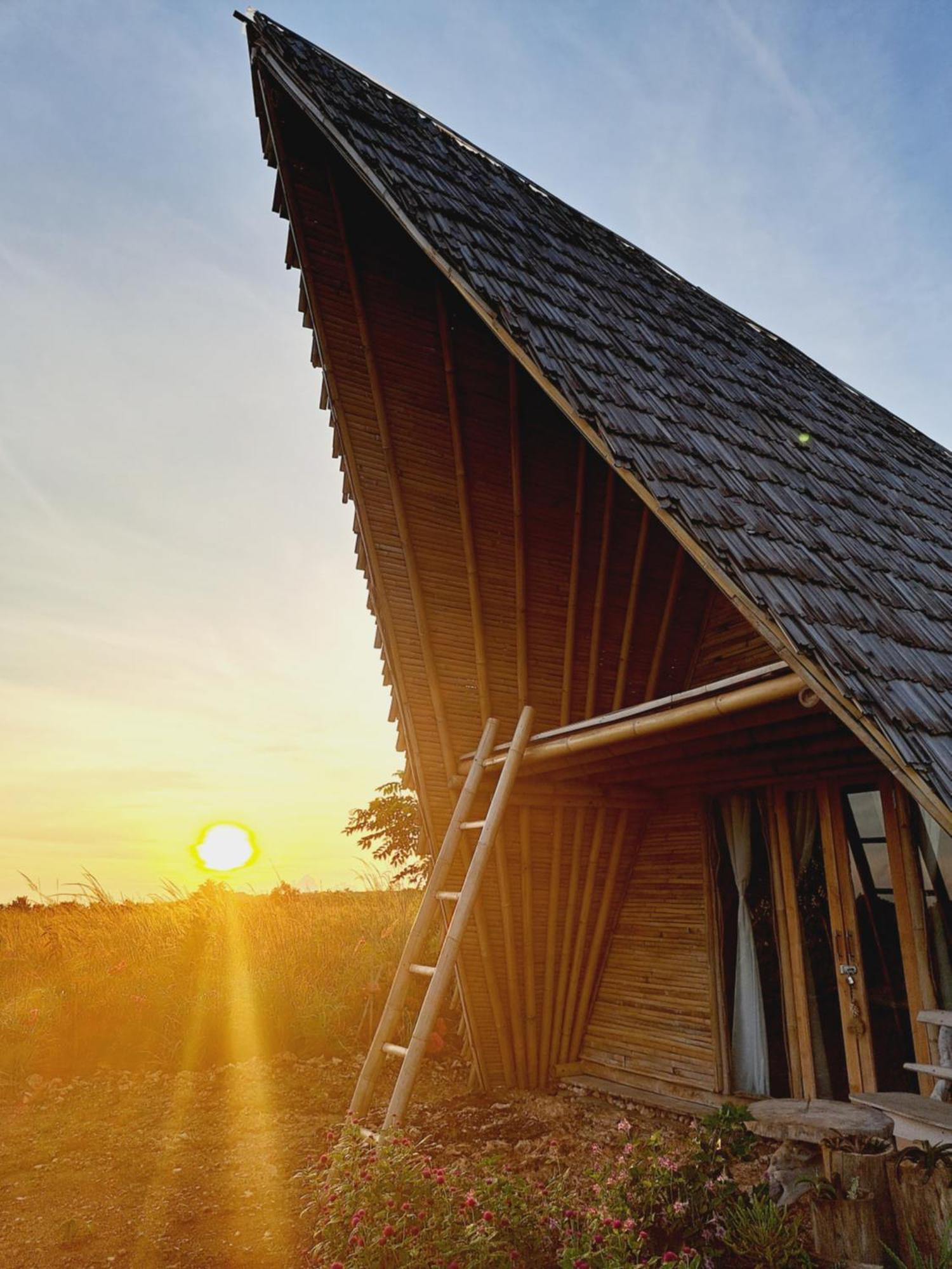 Hotel Hars Garden Sumba Waingapu Exterior foto